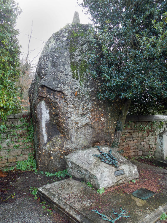 Click for the gallery page to add comments and vote (PID:116412) Menhir de la Chapelle de la Houssaie