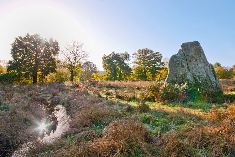Click for full size image of Menhir de Kerhoret (PID:114914) Menhir de Kerhoret
