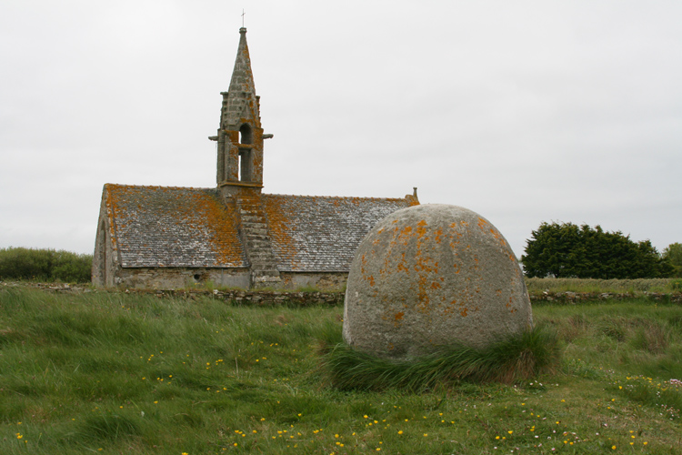 Chapelle Saint-Vio menhir