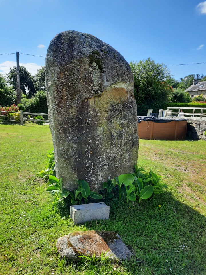 Menhir de Loc Mazé
