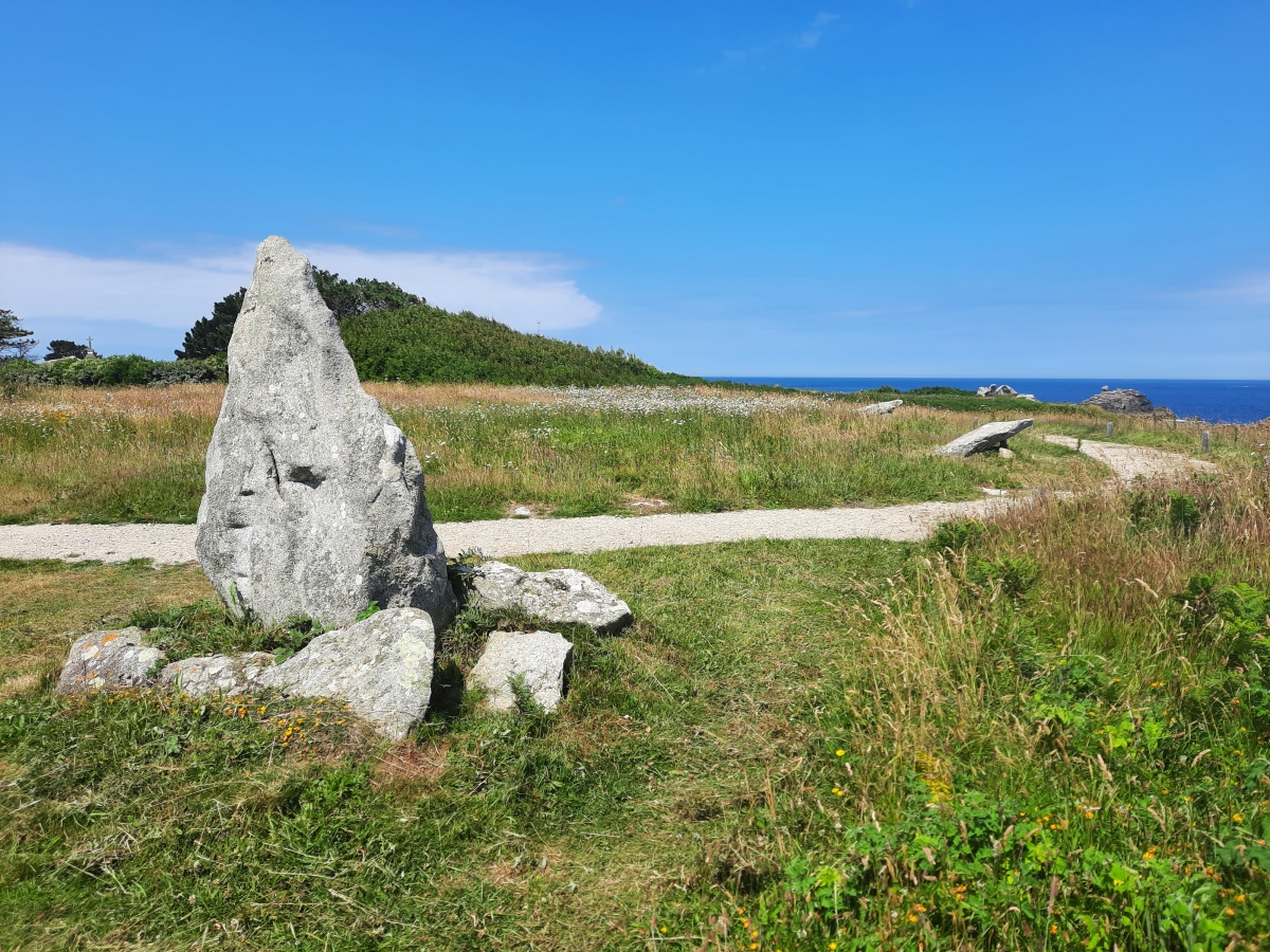 Click for the gallery page to add comments and vote (PID:275807) Tumuli de Saint-Michel