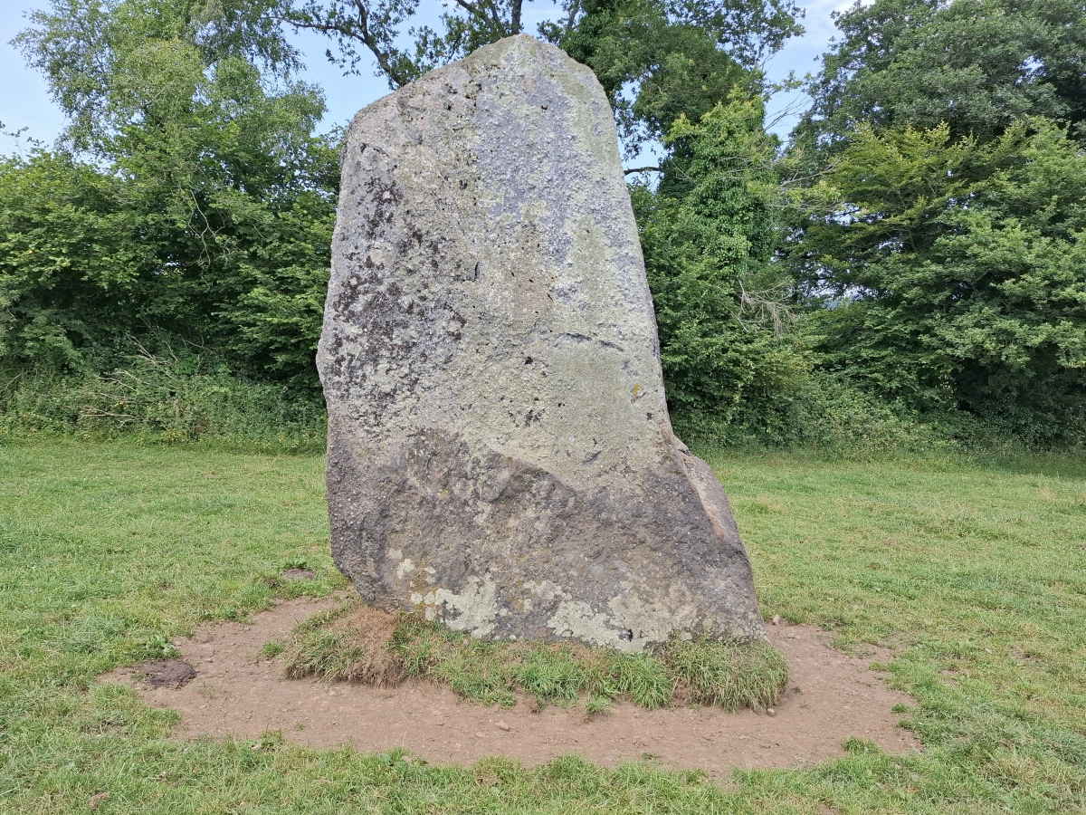Menhir de Kermez