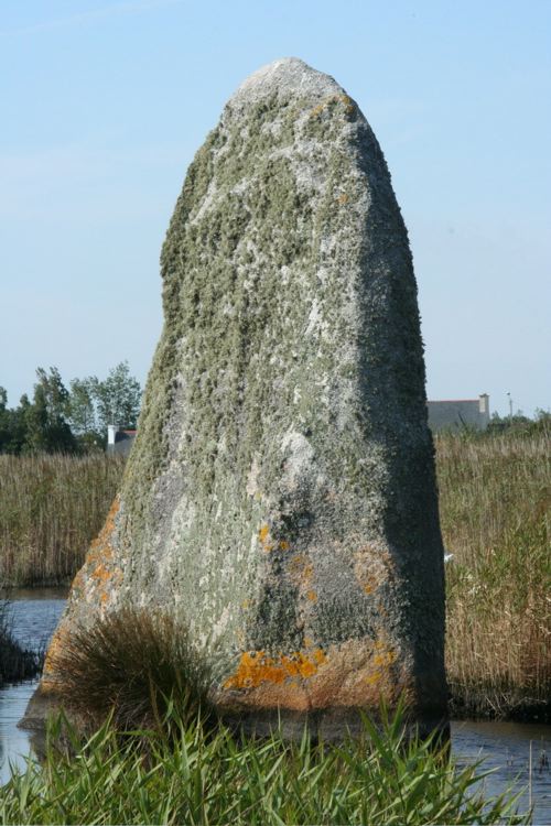 Léchiagat menhir