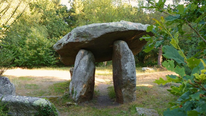 Quélarn dolmens