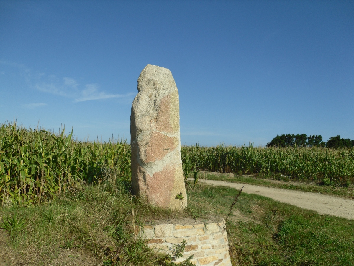 Menhir de Poullédan