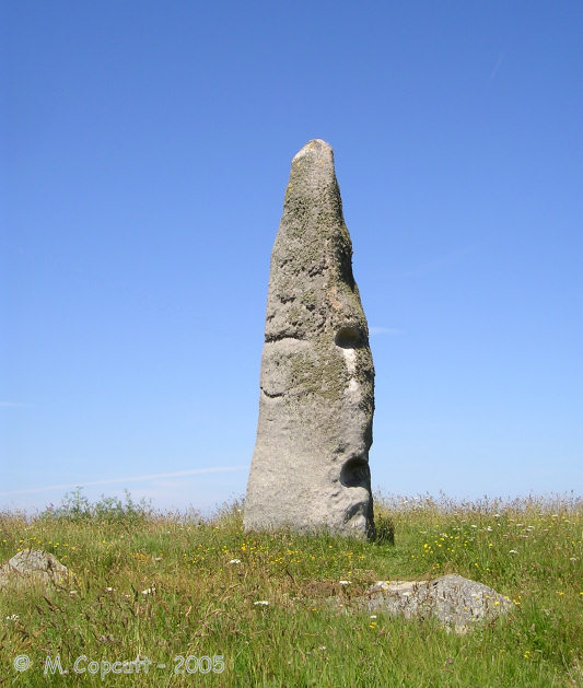 Menhir de Kergoarat