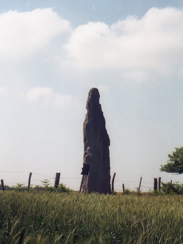 Click for the gallery page to add comments and vote (PID:196991) Menhir de Kerellou