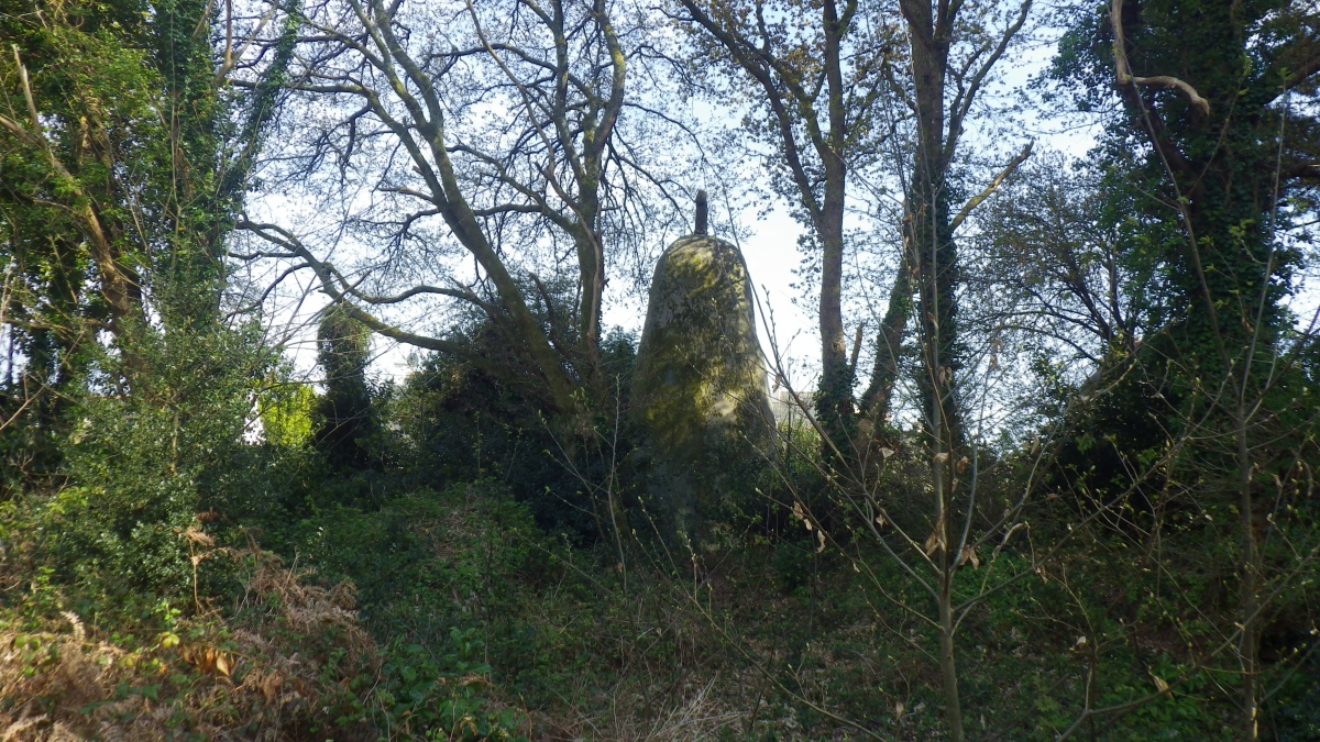 Menhir de Kérangallou