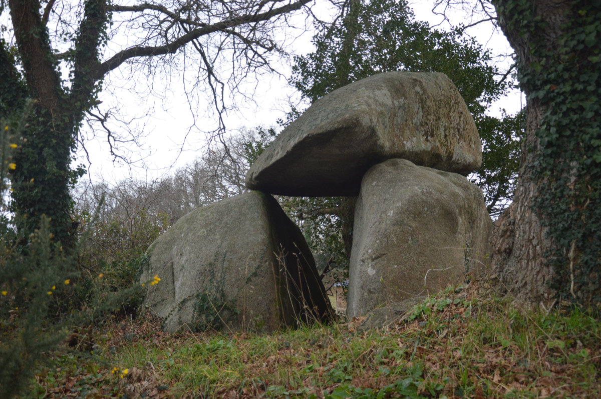 Men Dogan menhirs