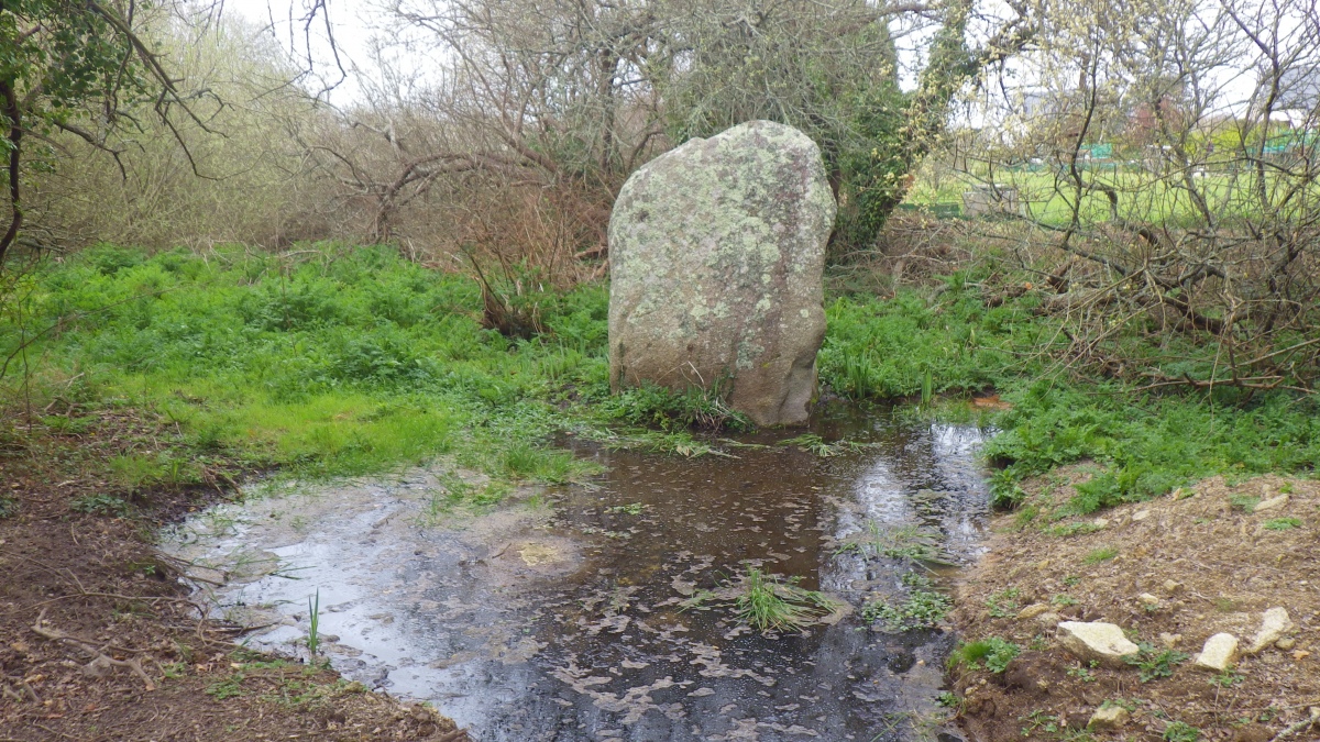 Click for full size image of Menhir de Kervéen (PID:279311) Menhir de Kervéen