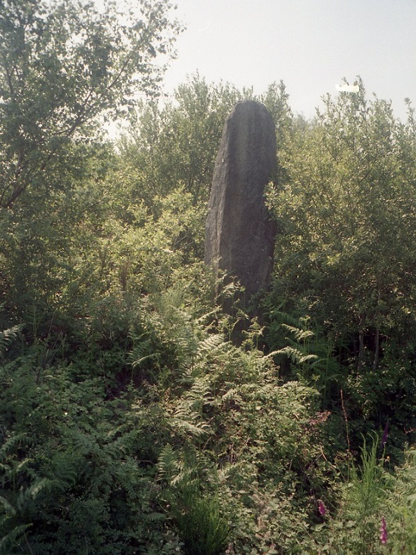 Menhir de Coatmocun (Huelgoat)