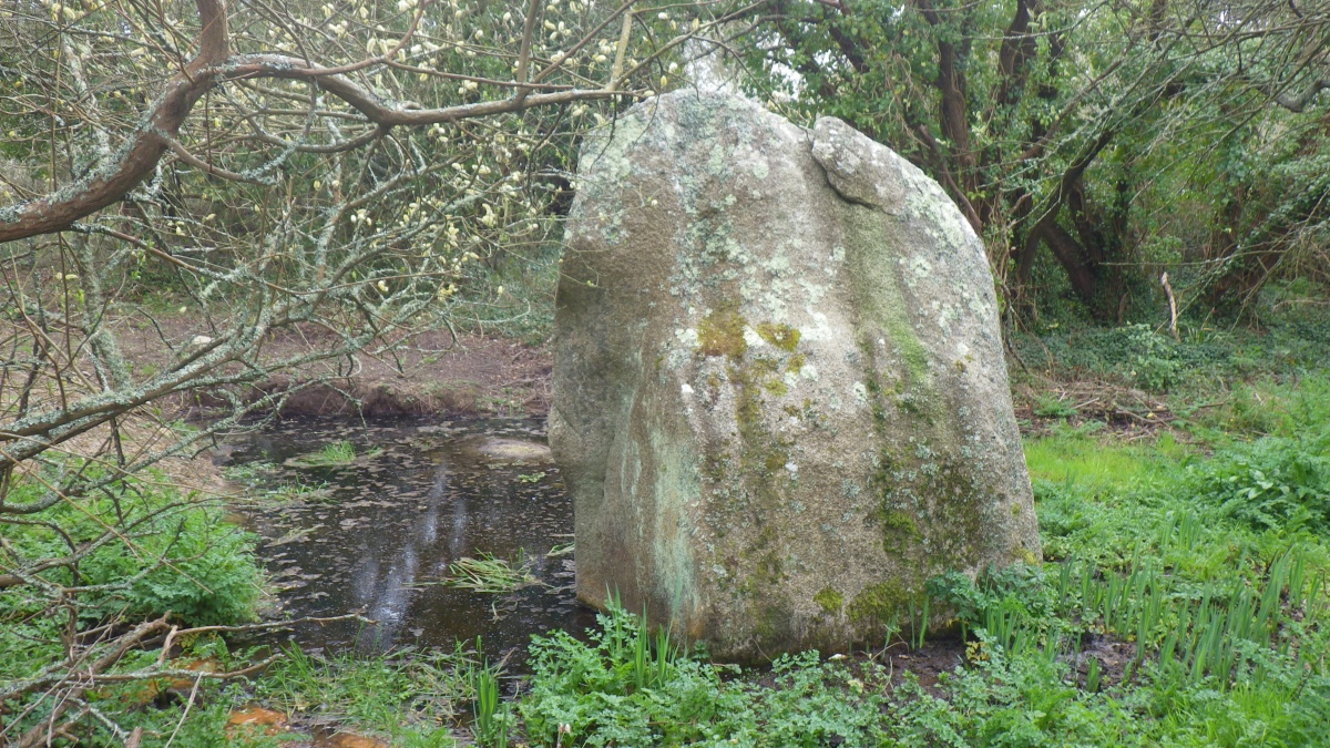 Click for full size image of Menhir de Kervéen (PID:279310) Menhir de Kervéen