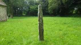 Menhir de la Chapelle de Landiviguen