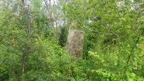 Chapelle Sainte-Génite menhir