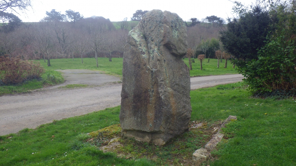 Click for the gallery page to add comments and vote (PID:280021) Menhirs de Kerdelec