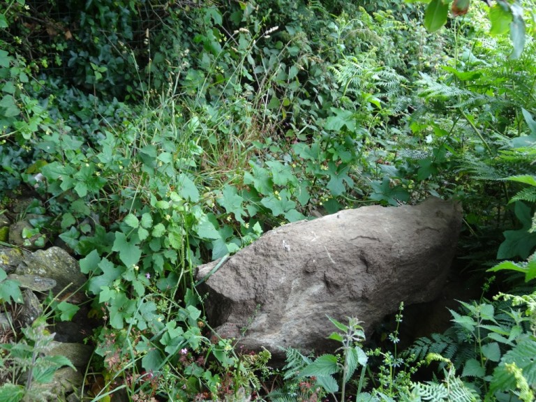 Some large stone can be founded around the cairn #2