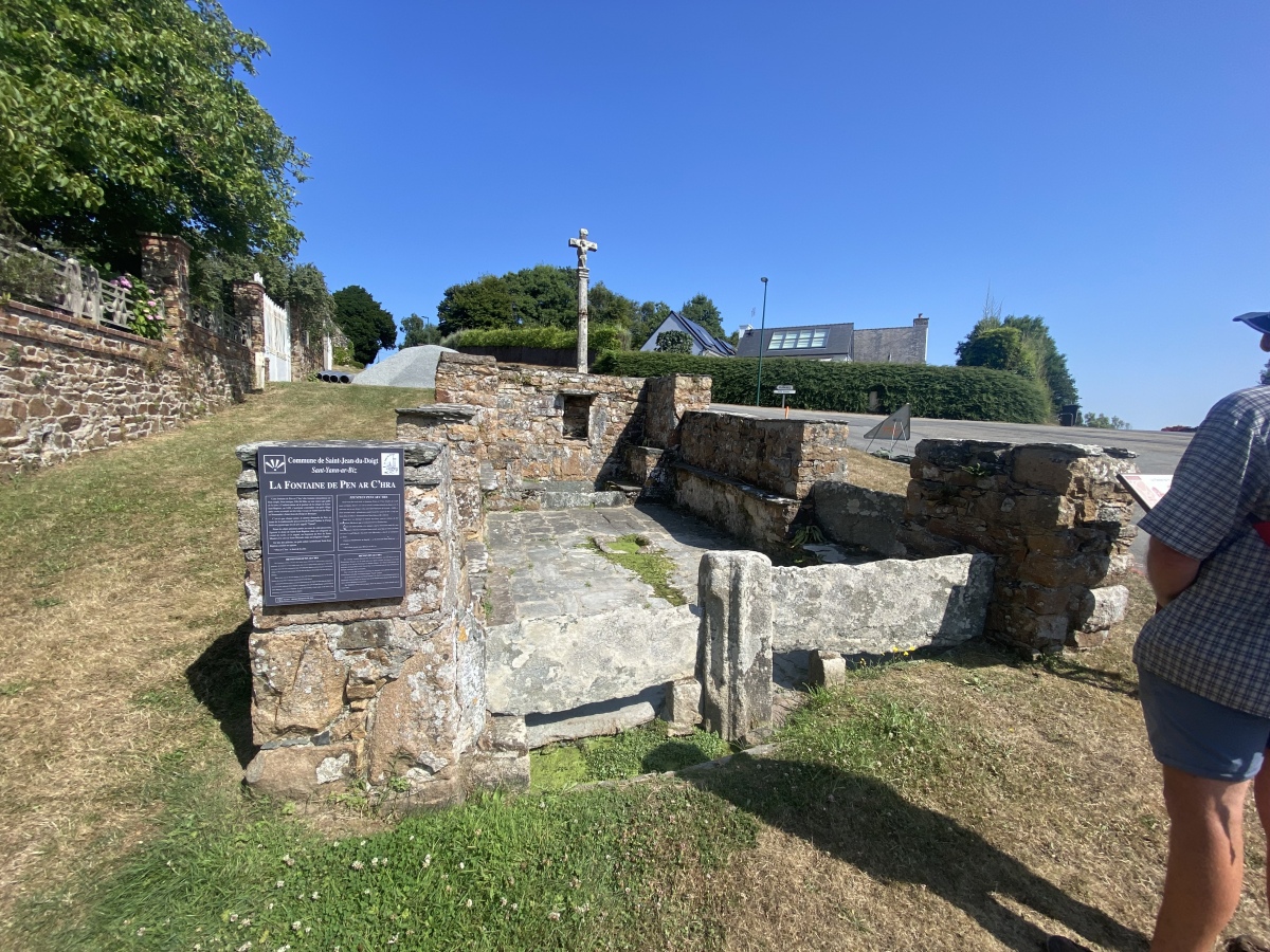 Click for the gallery page to add comments and vote (PID:307279) Fontaine St Jean-du-Doigt