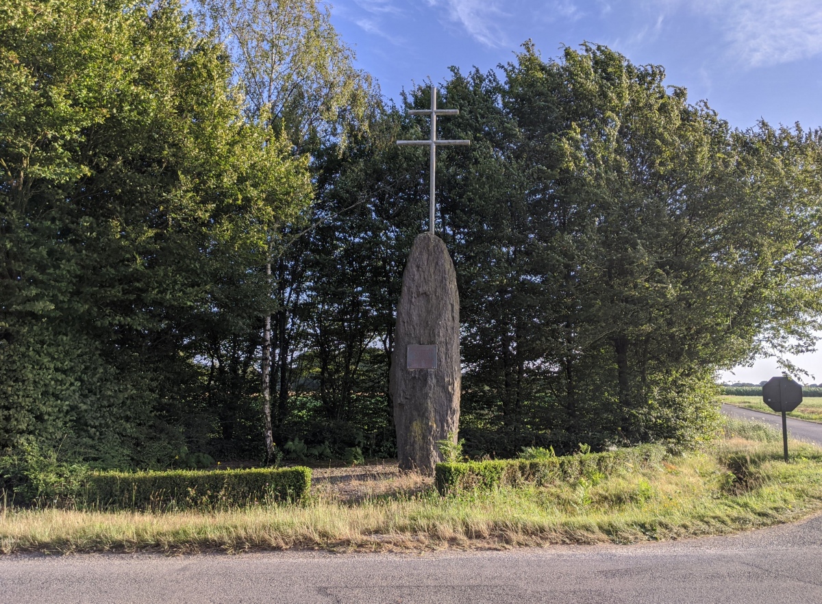 Click for the gallery page to add comments and vote (PID:214139) Menhir de Bel Air (Pipriac)