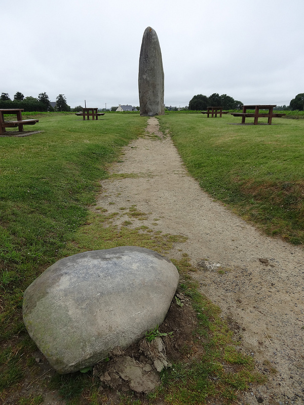 Champ Dolent menhir