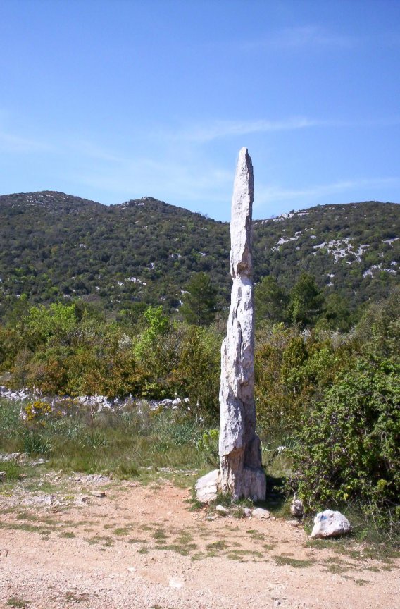 Lacam des Lavagnes menhir