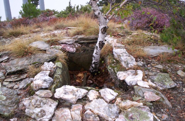 Click for the gallery page to add comments and vote (PID:52763) Mortissou dolmen 5