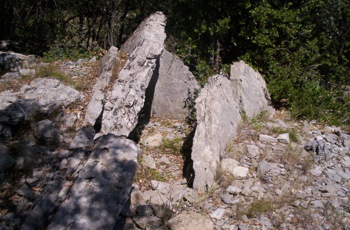Uglas dolmens necropolis and menhir