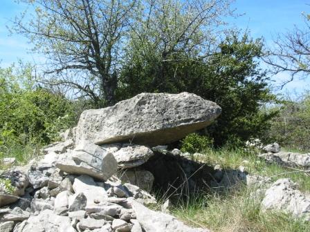 Caucanas dolmen