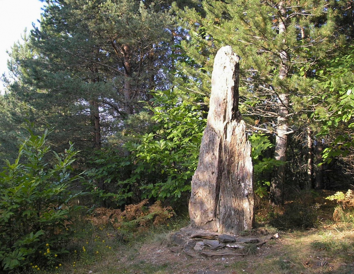 Rougeiresque menhir
