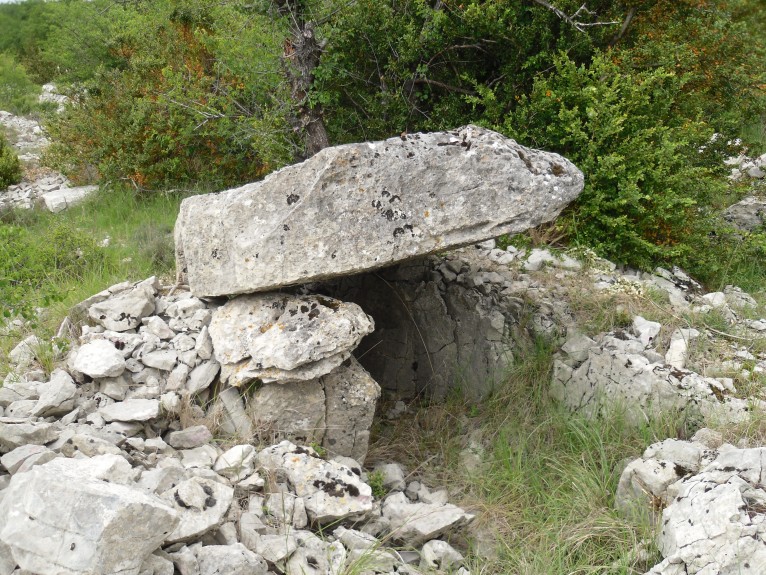 Caucanas dolmen