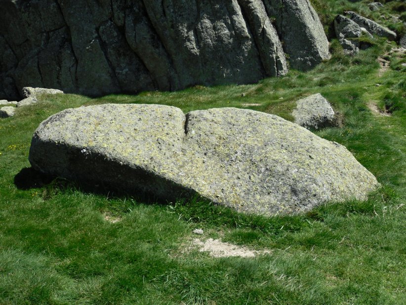 Click for the gallery page to add comments and vote (PID:121287) Saint-Guiral grand menhir