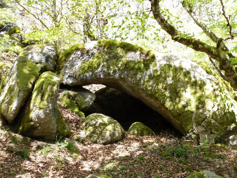 Dolmen de Saint-Guiral