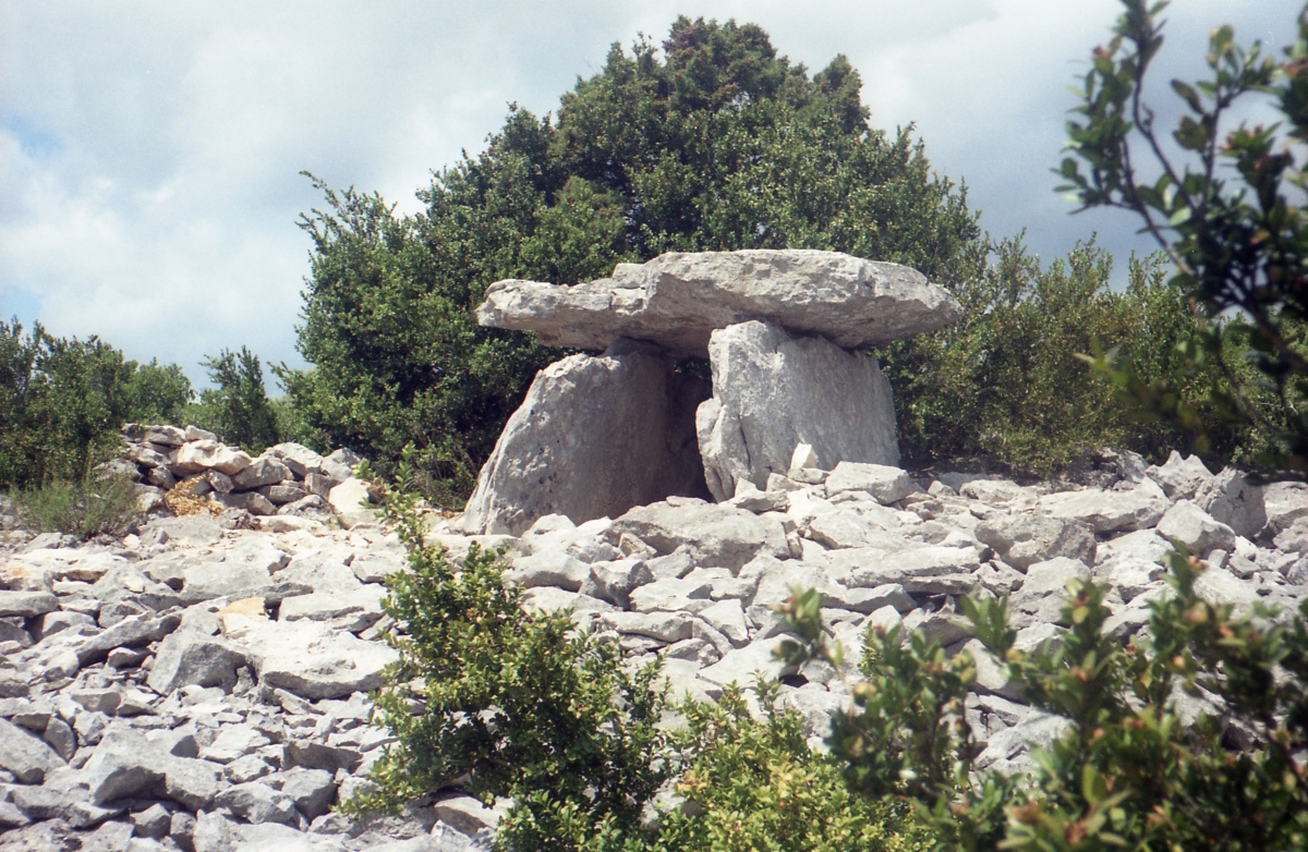 Click for the gallery page to add comments and vote (PID:208725) Dolmen des Lacs 3