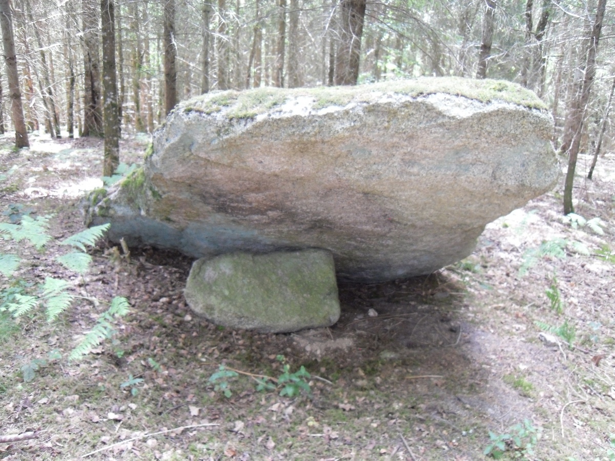 Click for full size image of Dolmen de Maison Rouge (PID:243110) Dolmen de Maison Rouge