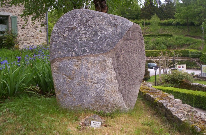 Trédos menhir