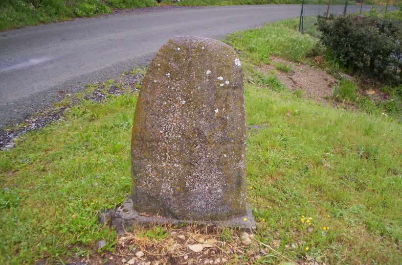 Rieuviel statue menhir 1