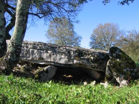 Dolmen dit Pierre Levée (Issendolus)