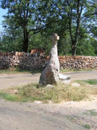 Saillac menhir