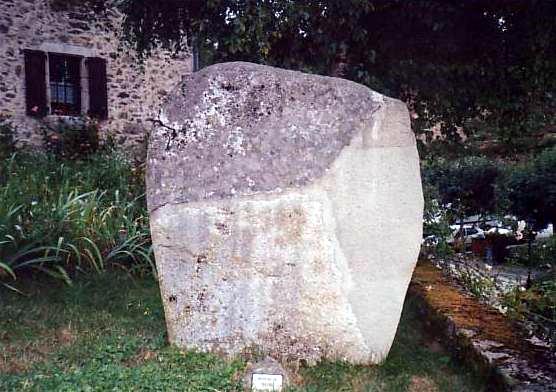 Trédos menhir