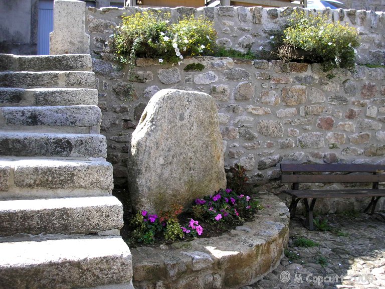 Click for the gallery page to add comments and vote (PID:47913) Trou-de-l'Avent menhir