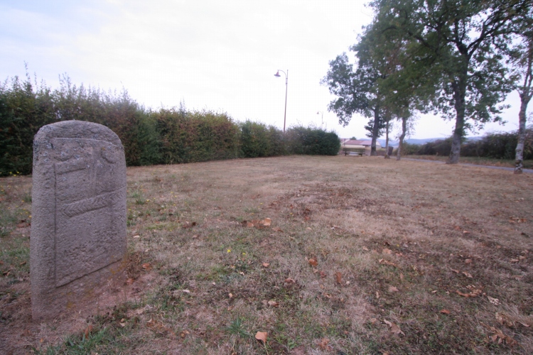 Belmont sur Rance statue menhir