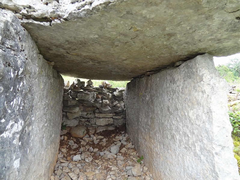 Auraste Dolmen