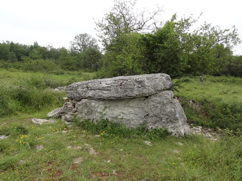 Auraste Dolmen