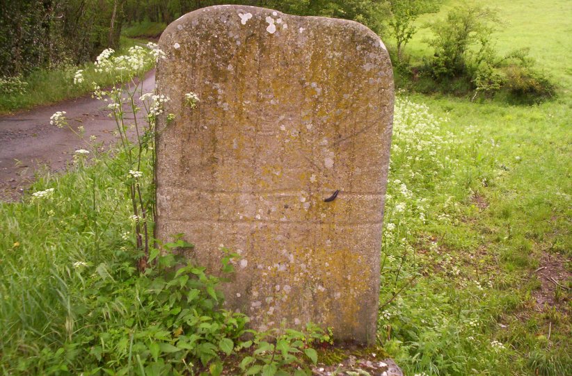 Rieuviel statue menhir 2