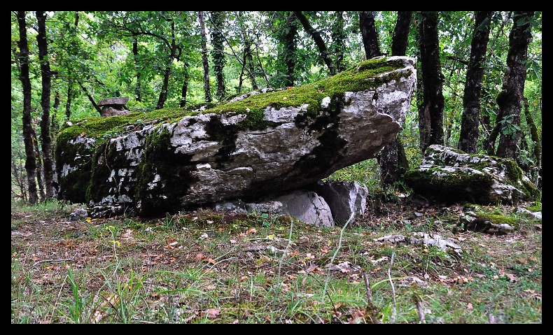 Click for the gallery page to add comments and vote (PID:148226) Dolmen des Places 2
