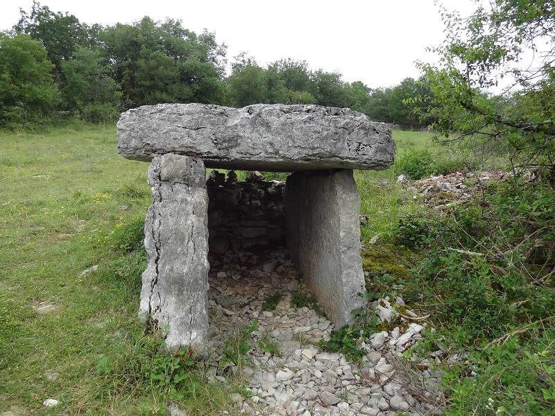 Auraste Dolmen