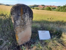 Les Anglas statue menhir