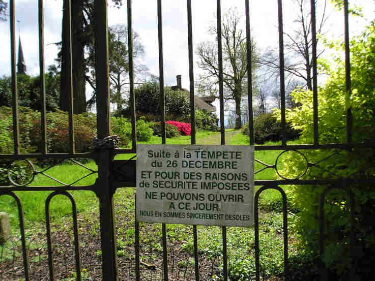 Les Cartesières allée couverte, St Symphorien-des-Monts, Manche.

This T shaped gallery grave is found in a zoo park. However, on the day of my visit, this park was well and truly shut, and looked like it hadn’t been open in many years.