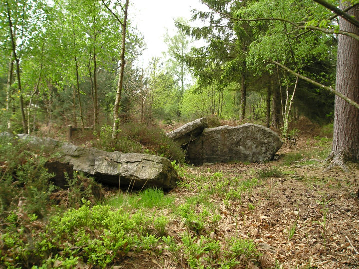 Le Lit de la Gione.

Amuch wrecked dolmen, but with a nice legend.