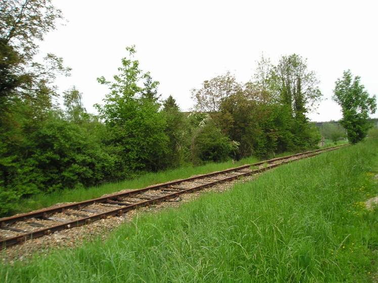 any remains of this once fine trench grave, similar to Dampsnesnil, are now underneath the railway line. 
