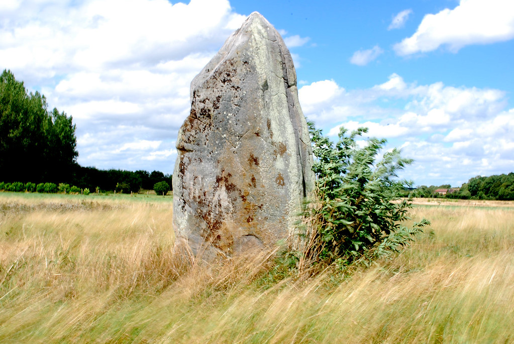 Menhir dit la Pierre de Gargantua (Neaufles)